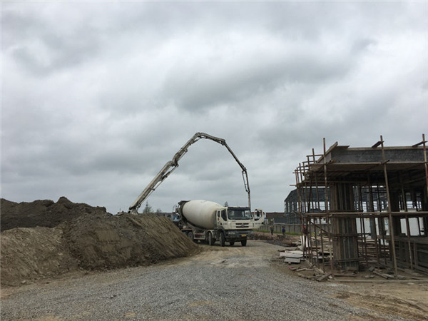 DN150口徑的可承壓16公斤的橡膠避震喉，工況：過水和油